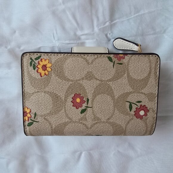 Coach Medium Corner Zip Wallet In Signature Canvas With Floral Print - Picture 2 of 5